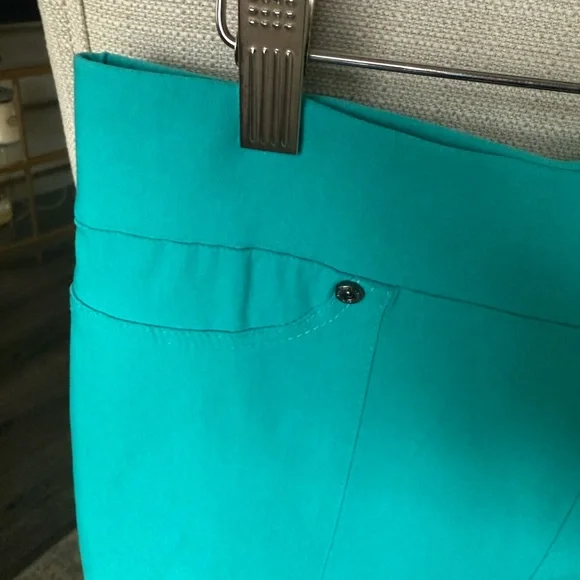 Joseph Ribkoff Cropped Aqua Blue/ Teal Trousers with Pockets, Size 12